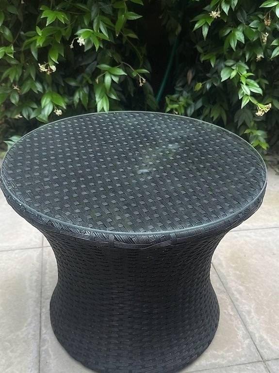 Tavoli: Set tavolino + due poltrone  – Usato da Collina d'Oro venduto da blumbergo