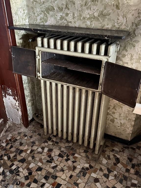 Cucine complete: Termosifone in ghisa con scaldavivande  – Usato da Caslano venduto da BP65 1