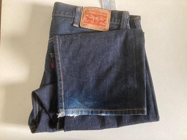 Levi's Jeans: LEVI'S 501 bleu taille W38 L30 – Usato da Delémont venduto da palimpse 1