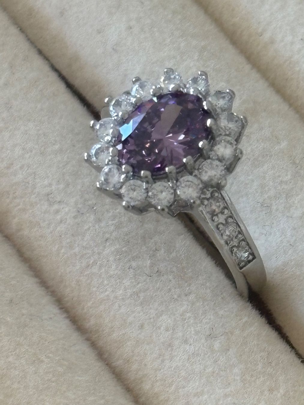 Bagues: Luxus Elegante Gr.19/9 Ring Farbe: Silber/Lilas – Neuf (Voir description) à Biel-Bienne par Roserosse13