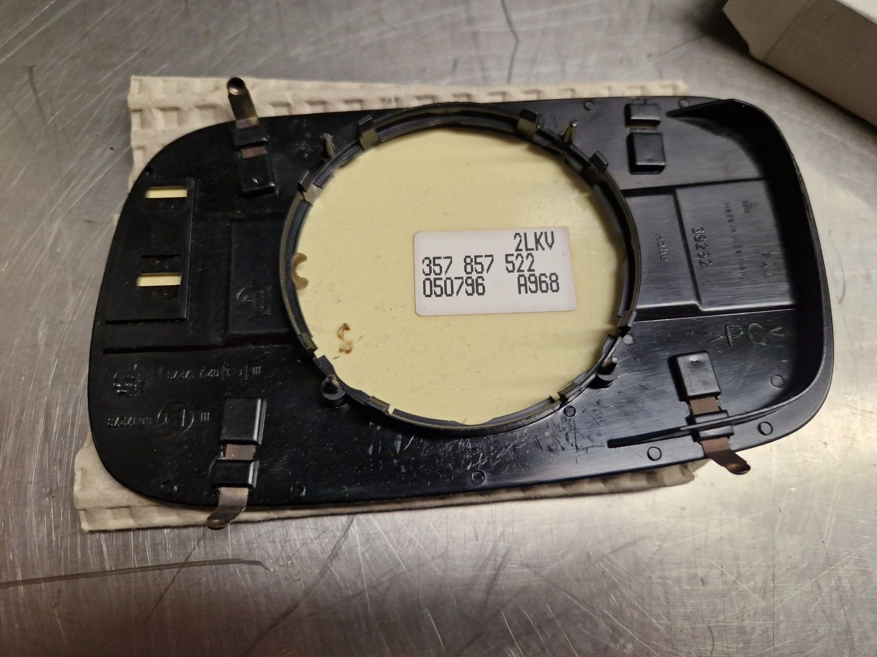 Tutti pezzi di ricambio auto: Spielglas VW/ Audi 357 857 522 – Nuovo e nell'imballaggio originale da Kerzers venduto da Ernst12345 1
