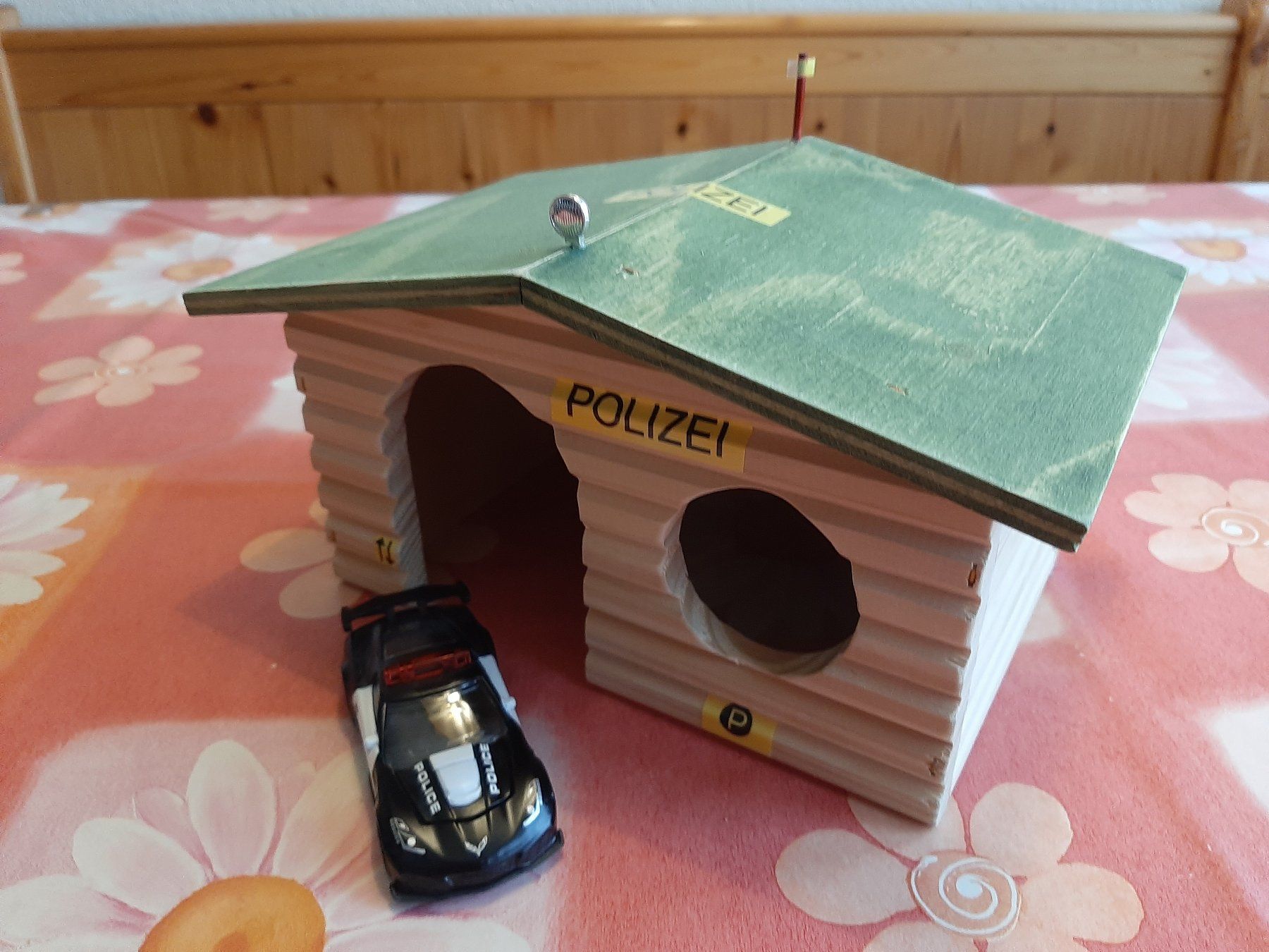 Siku Giocattoli: Polizeistation Haus mit Siku Polizeiauto – Nuovo (secondo la descrizione) da Strengelbach venduto da Wedi73 7