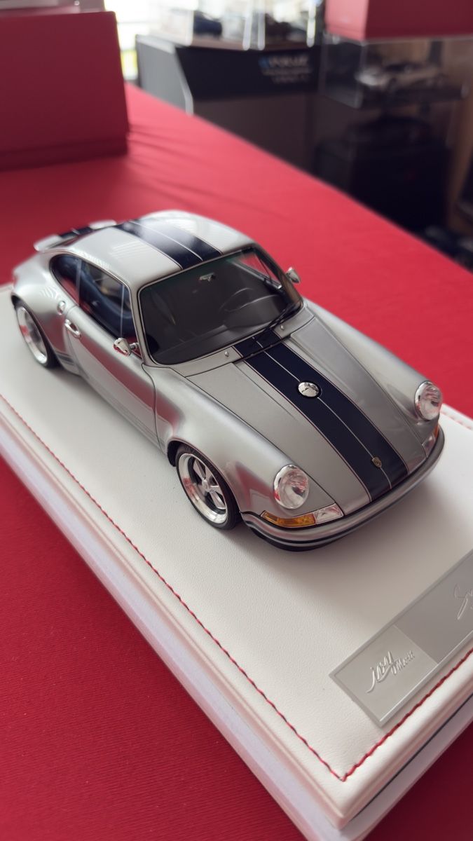 Porsche Modellini d'auto: IVY Porsche Singer 1:18 silber/blau – Nuovo (secondo la descrizione) da Möhlin venduto da MRCLCollection 2