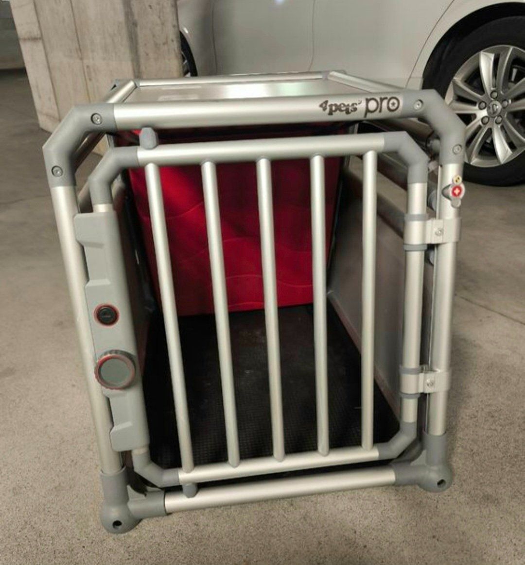 4pets Cages, transport & sécurité: 4pets PRO 1 Hundetransportbox Grösse S – D'occasion à Cordast par pau_r28w