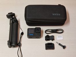 GoPro Hero10 Black - inkl. Case und 3-Way Selfie-Stick