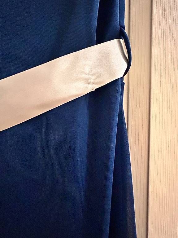 Kleider: Elegantes, dunkelblaues Abendkleid, Gr. M – Gebraucht aus Oftringen von Solima 2