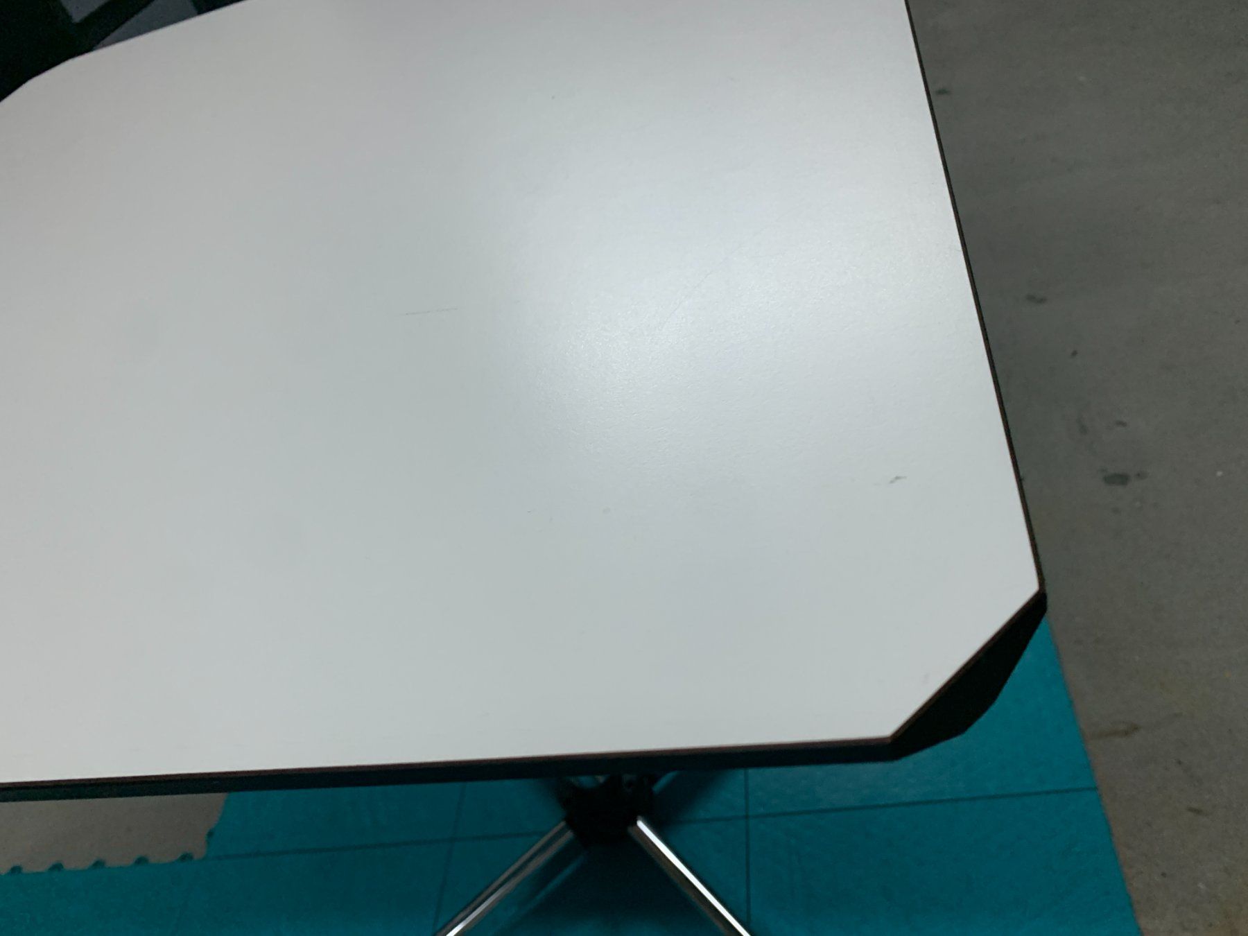 USM Tavoli: USM Haller Kitos 75 x 75 - Tisch in perlgrau – Usato da Rüti ZH venduto da Christa22 4
