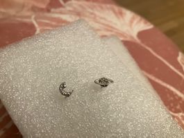 kleine silberfarbene Ohrstecker, Mond, Stern, Planet, neu