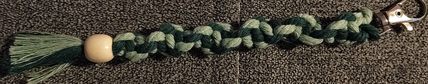 Portachiavi: Handmade Macrame Keychain with Tassel - Green Tones – Nuovo (secondo la descrizione) da Grindelwald venduto da sim_py8j