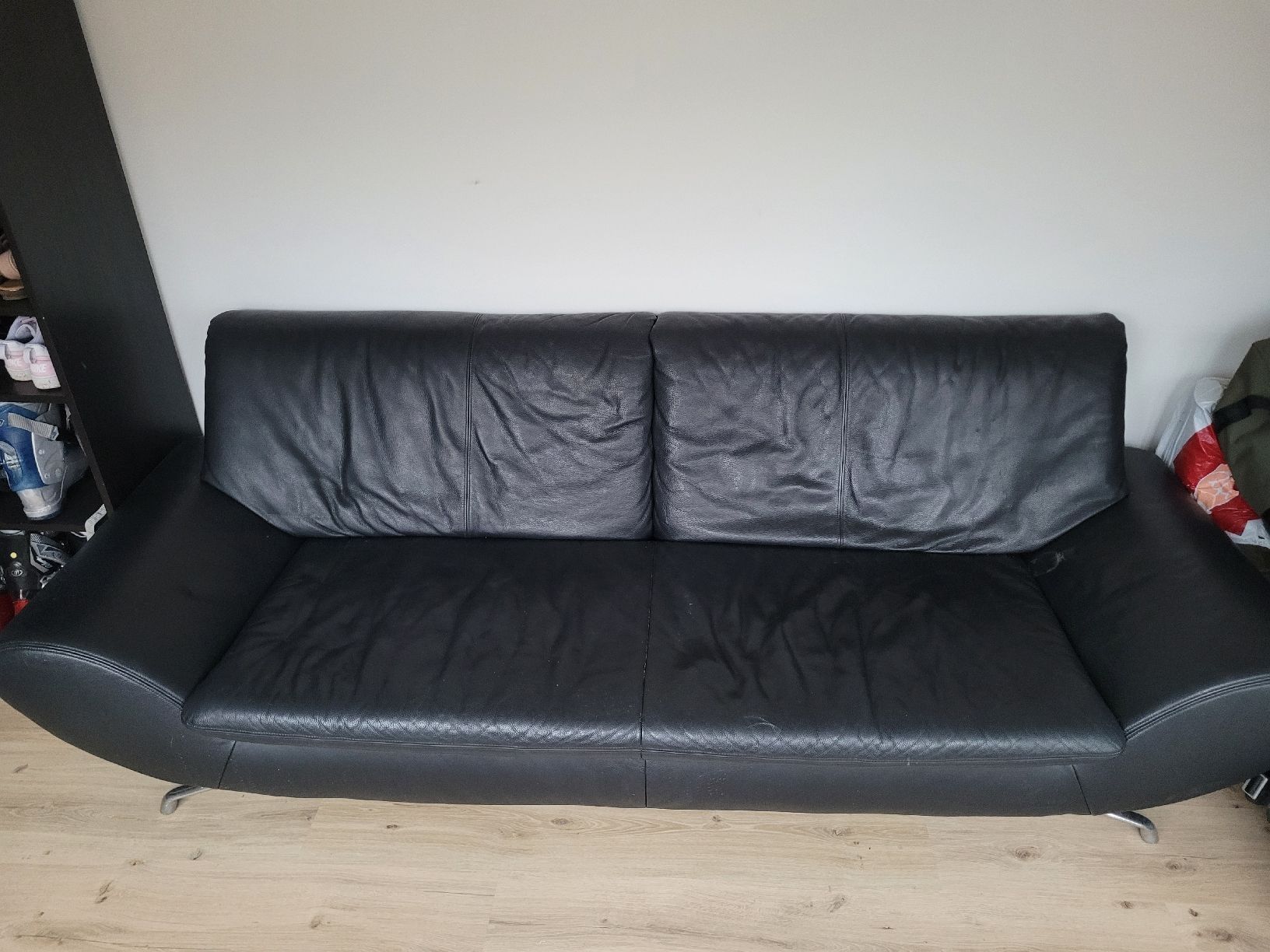 Sofas: Schwarzes Ledersofa, Castingsofa – Gebraucht aus Lichtensteig von pat_rgh9