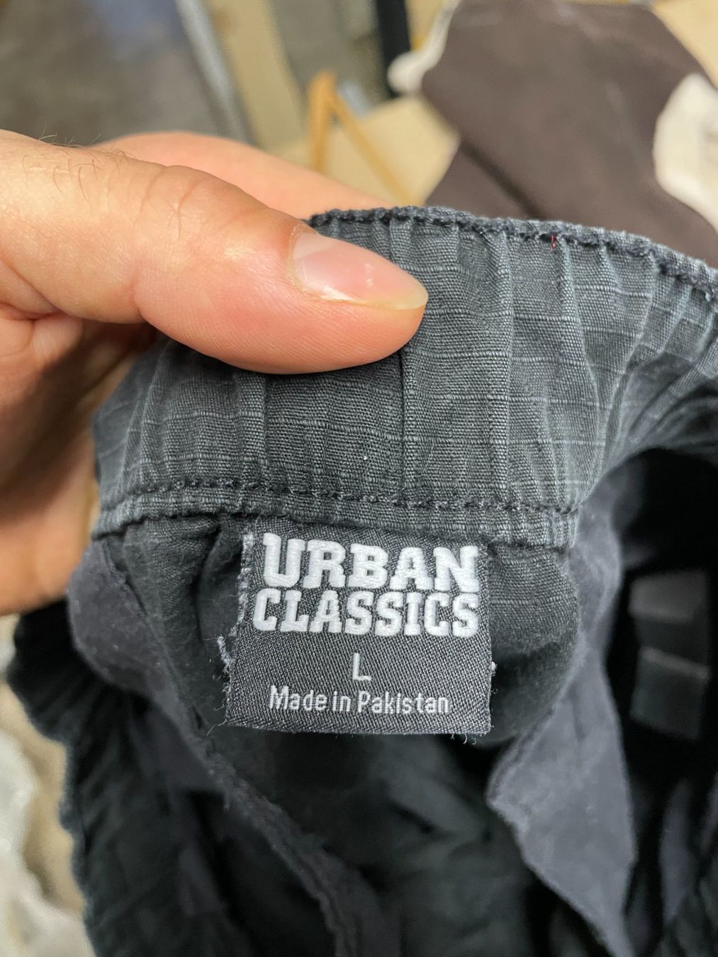 Pantaloni: Urban Classics Cargo Hose schwarz Grösse L – Usato da Wädenswil venduto da TristanBrandle 2