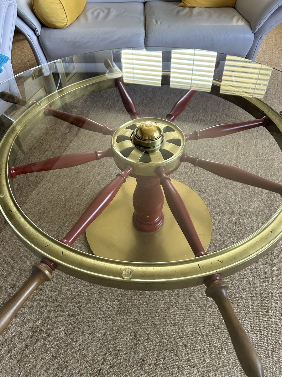 Tavoli: Couchtisch Schiffsrad, Vintage, Glasplatte, Messing – Usato da Veltheim AG venduto da Born73tanzen 2