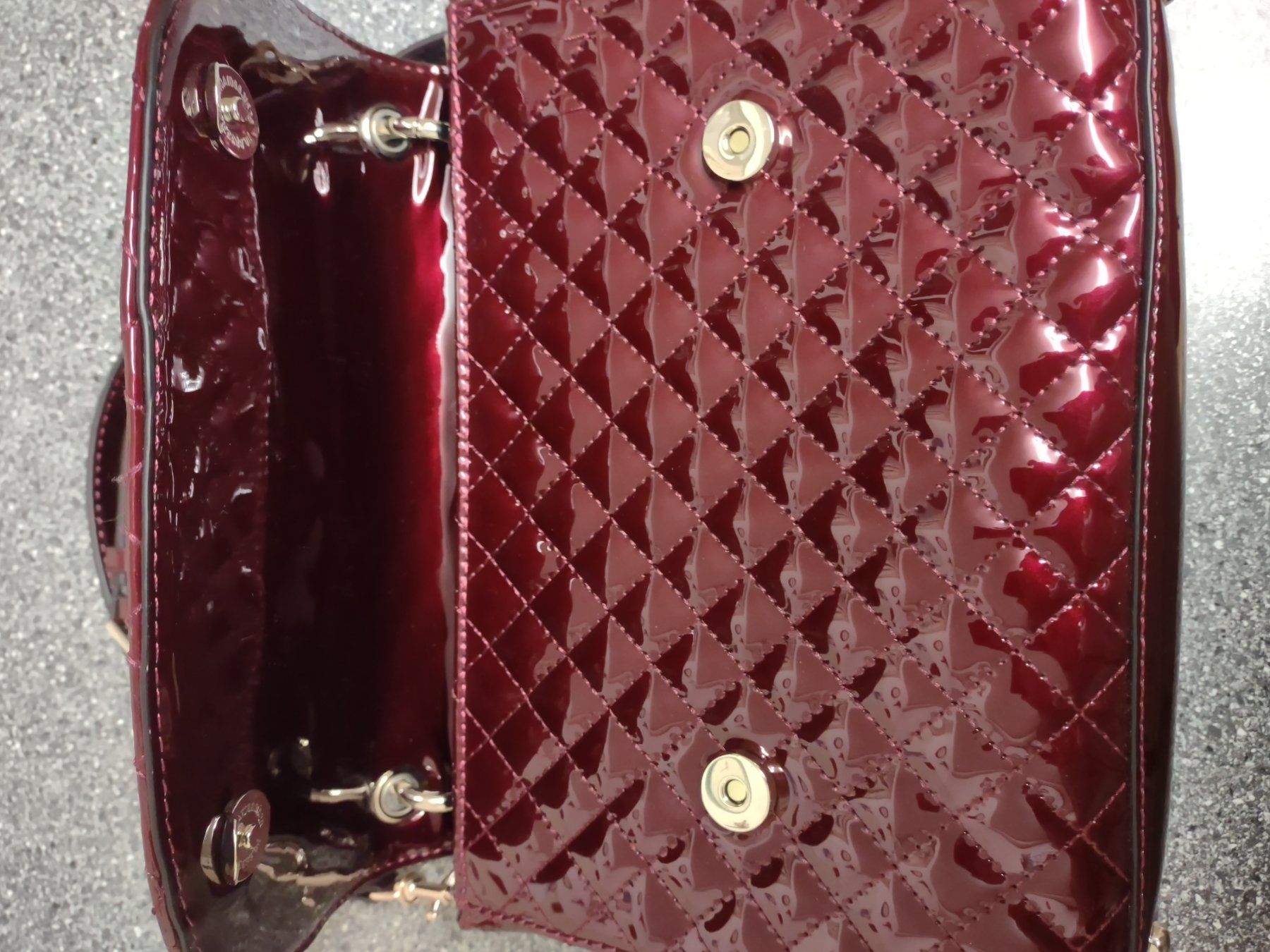 Guess Taschen für Damen: Original Guess Tasche Weinrot – Neu (gemäss Beschreibung) aus Montlingen von Nikita-Sidney 3