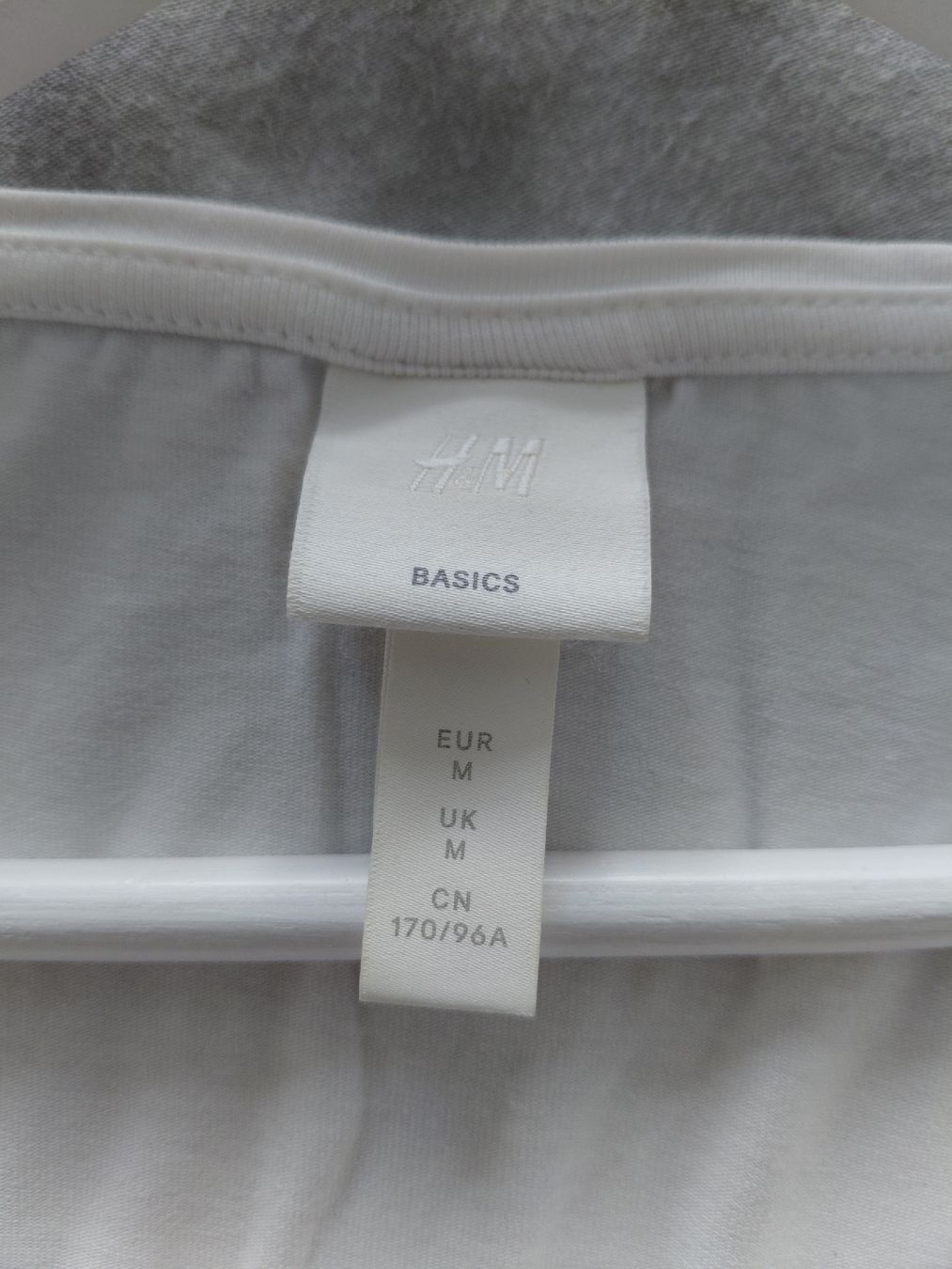 H&M T-shirt: Weisses Basic Shirt Langarm von H&M – Nuovo (secondo la descrizione) da Geuensee venduto da sonnenstunden 1
