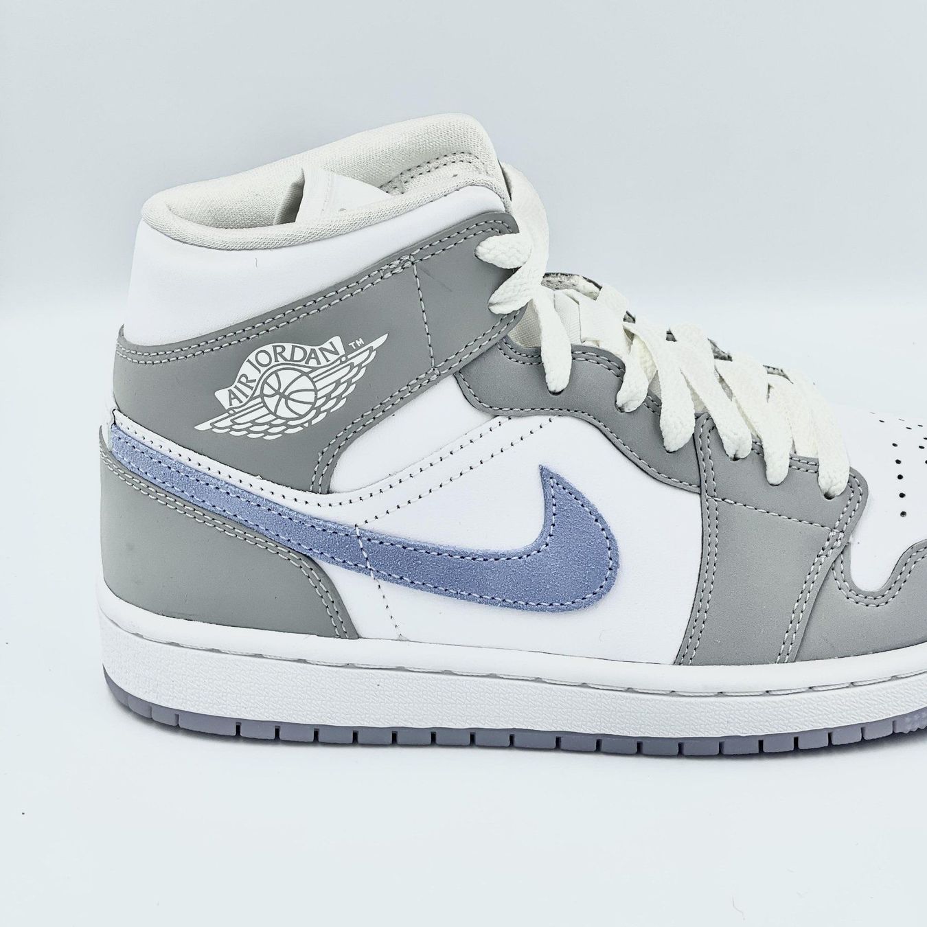 Jordan Damenschuhe: Nike Air Jordan 1 Mid Wolf Grey 43 – Neu und originalverpackt aus Erlinsbach von sasneakers 2