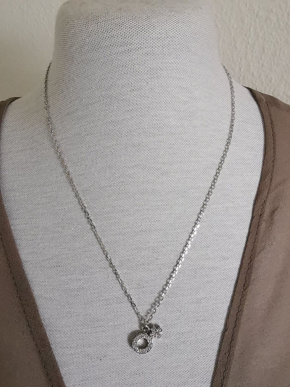 Swarovski Ketten: Swarovski Kette Gender Male – Neu (gemäss Beschreibung) aus Zürich von Yourgoodbuy