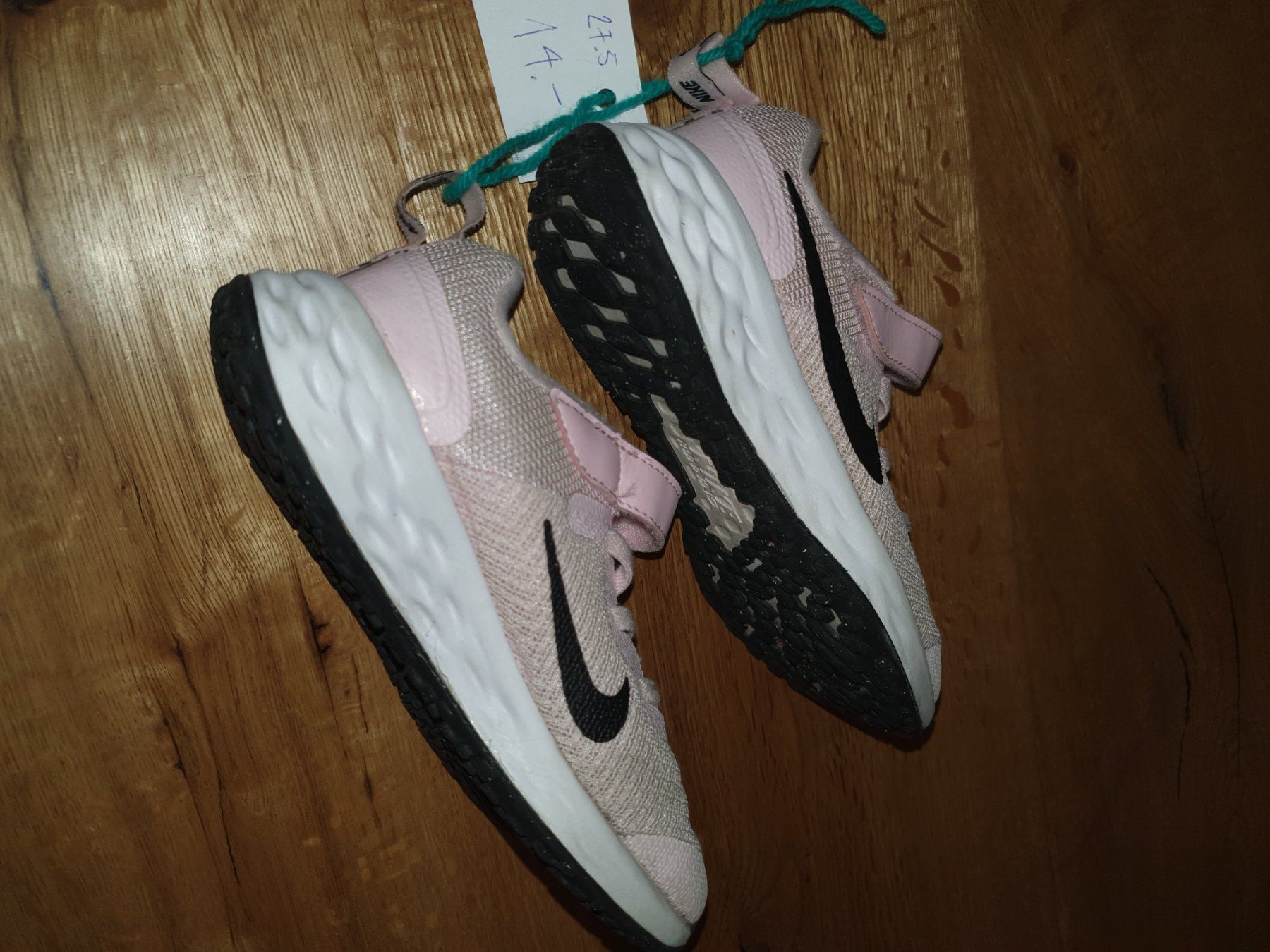 Nike Chaussures filles: Nike Turnschuhe Gr. 27,5 – D'occasion à Klosters par an14 1
