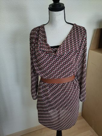 Kleid ohne Gürtel, Gr Uni neuwertig! 