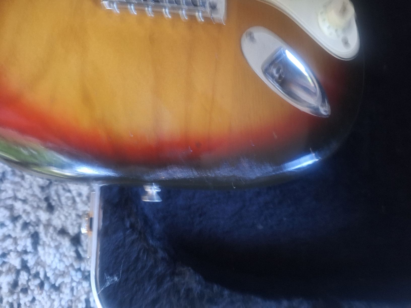 Fender Strumenti musicali: Fender Stratocaster sunburst 1975 – Usato da Le Sentier venduto da shuck 2