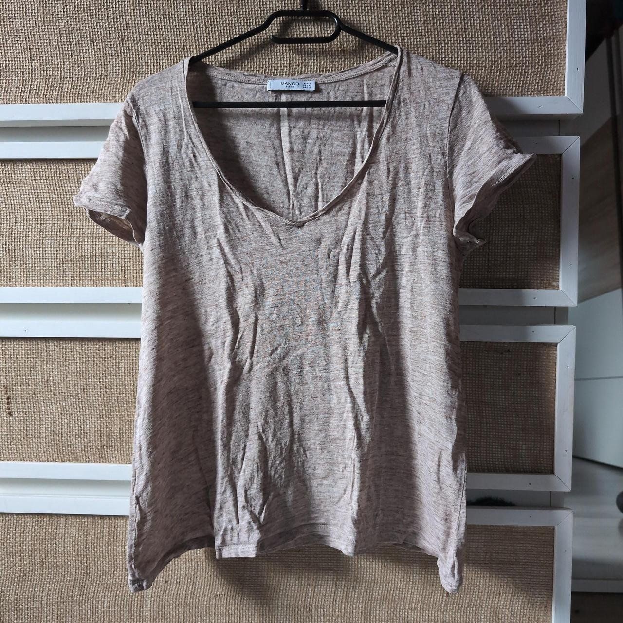 Mango T-Shirts: Mango T-Shirt mit V-Ausschnitt Basic – Gebraucht aus Ringgenberg BE von Vinyl.Love