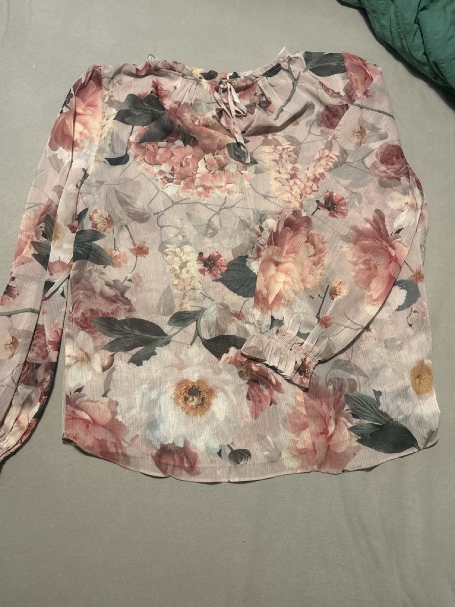 Camicette: Bluse mit Blumen, geschätze gr. S/M  & leicht durchsichtig – Usato da Strengelbach venduto da Puremad