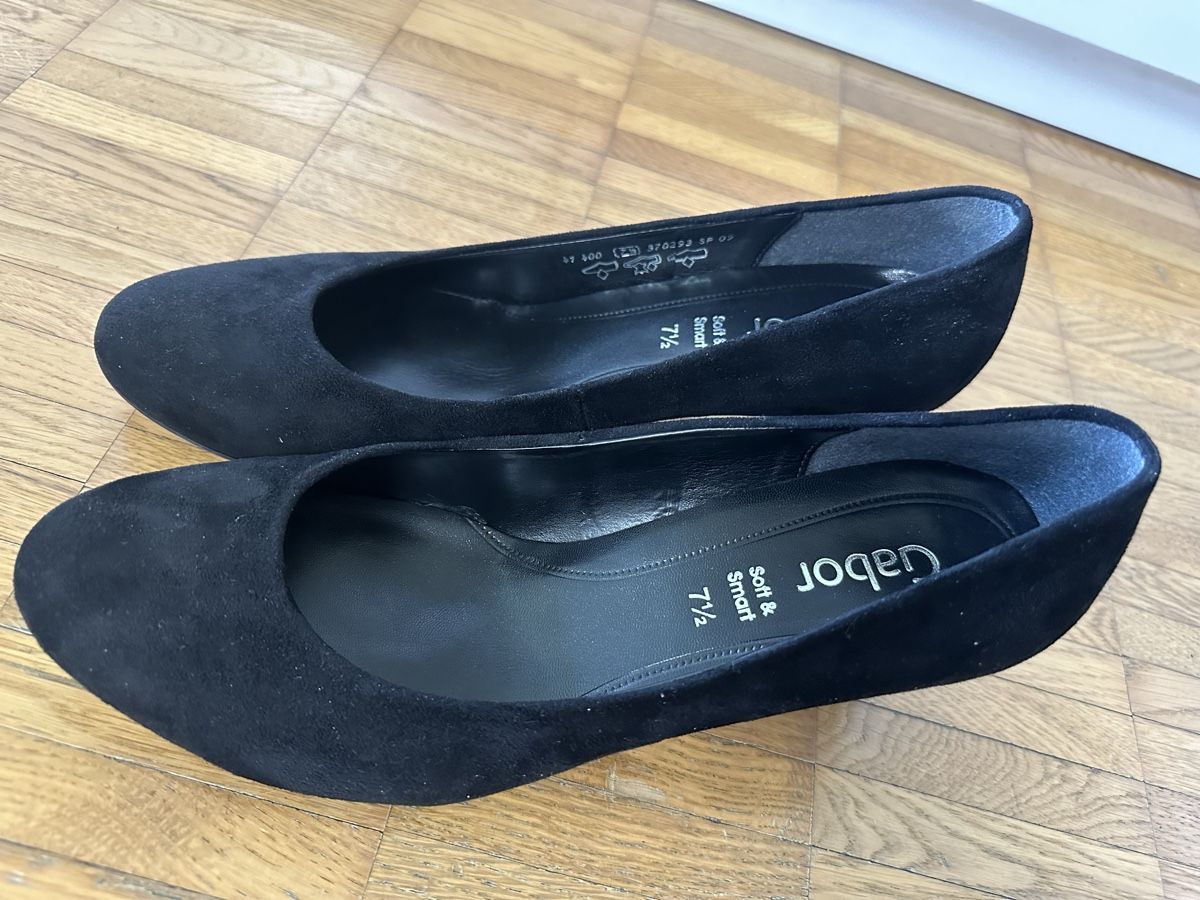 Gabor Scarpe da donna: Schwarze Gabor Pumps Gr. 41, Wildlederoptik – Nuovo e nell'imballaggio originale da Liestal venduto da ichjel 1