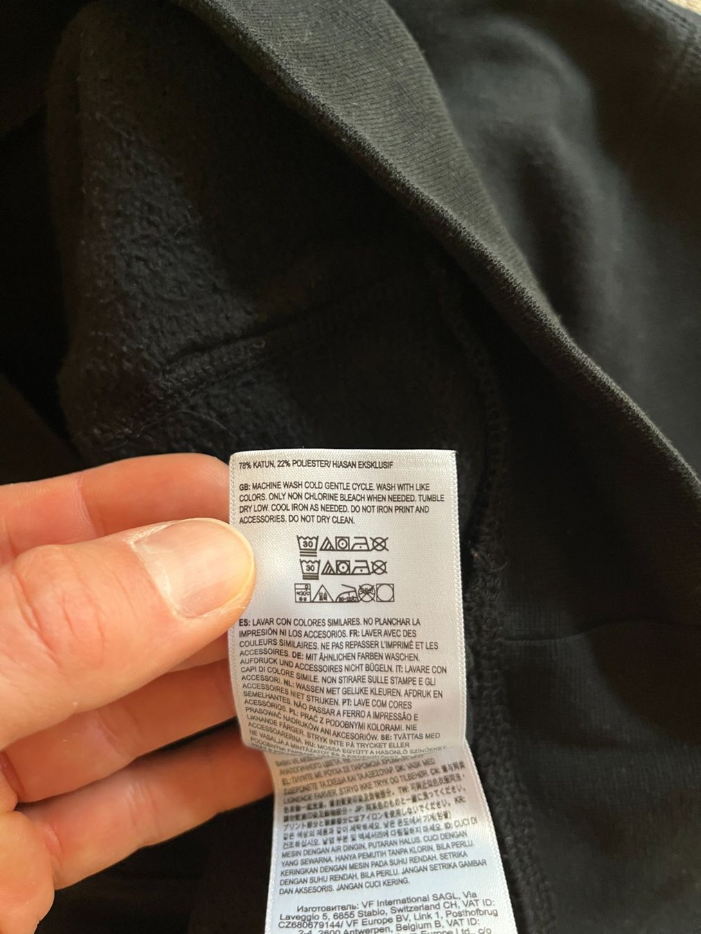 Maglioni & Felpe: KAPUZENPULLOVER VANS SCHWARZ – Usato da Zürich venduto da Ankawhi 3