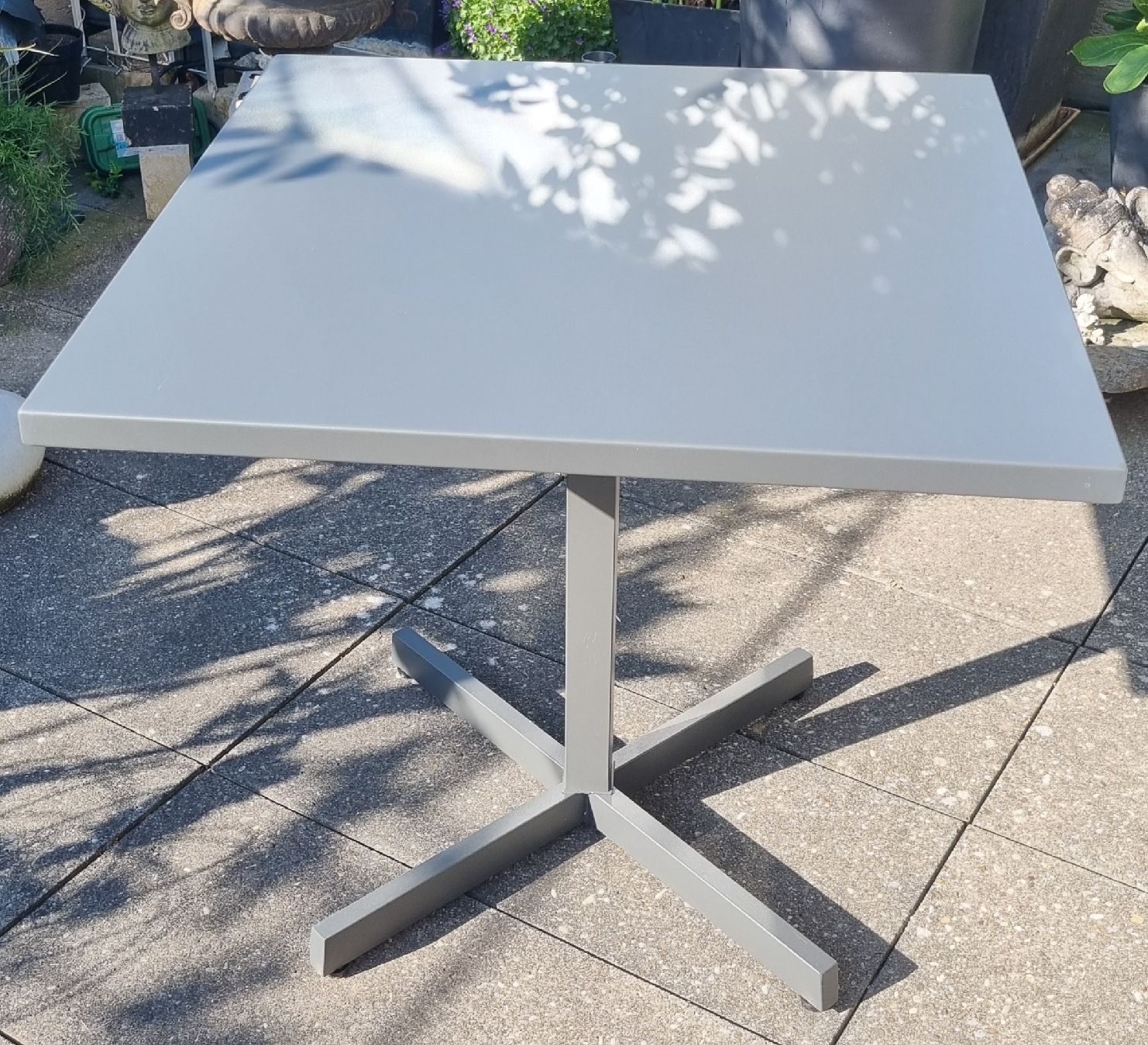 Tables: Gartentisch klappbar grau – Neuf (Voir description) à Buchs AG par alp_x87d 1