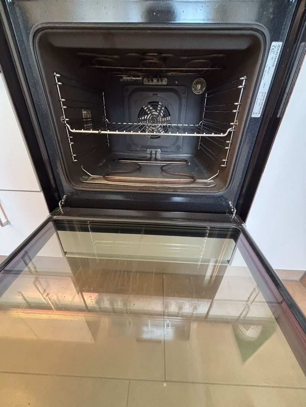 Cucine complete: Weisse Einbaucküche mit Elektroluxgeräten – Usato da Würenlos venduto da Rekalo 2