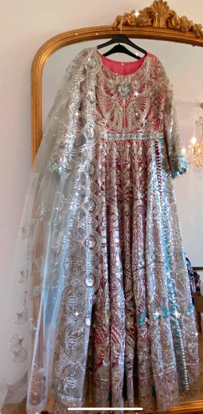 Robes: Kleid – Neuf avec emballage d'origine à Olten par Saayis