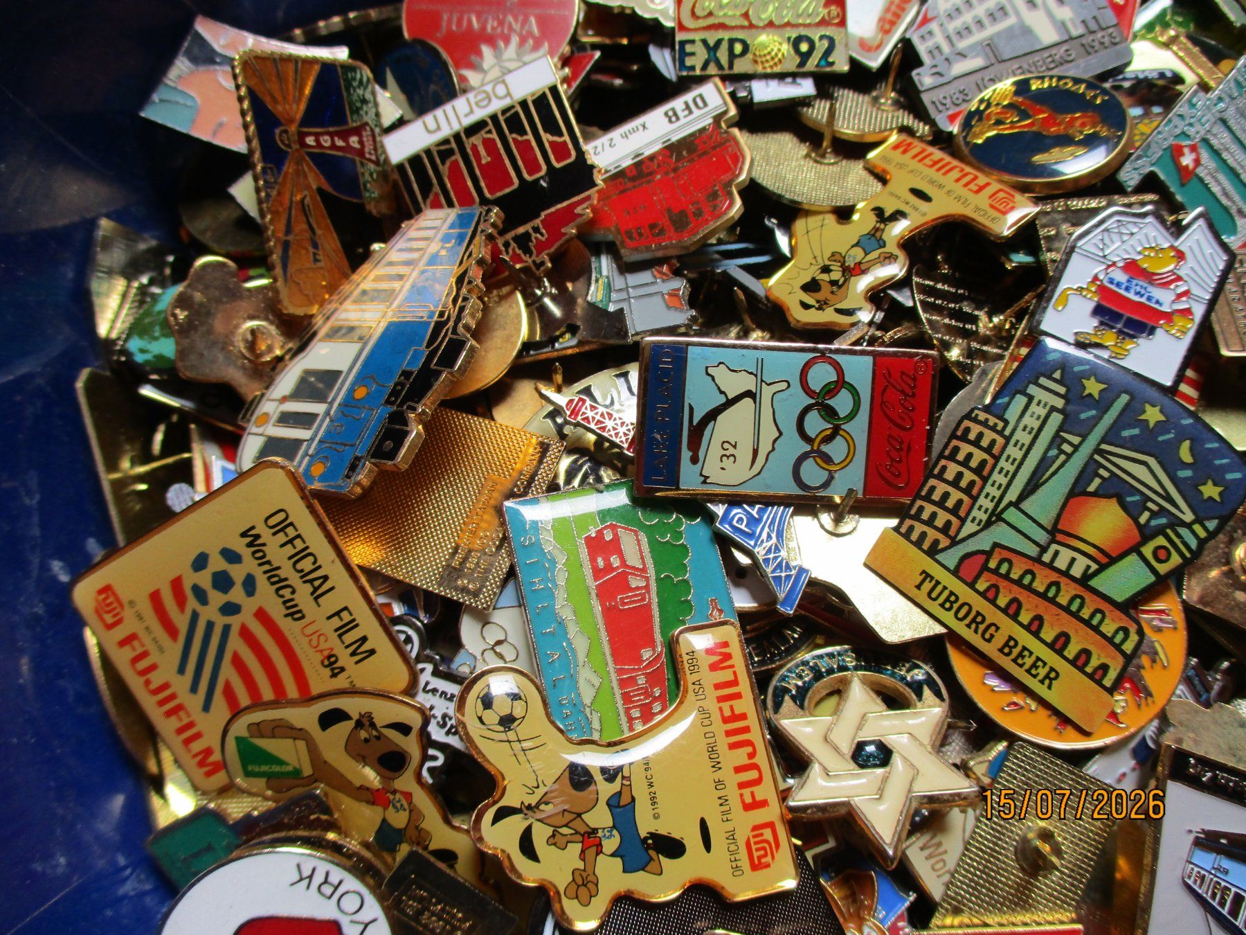 Placchette & Badge: 4.2 Kilo Pin Bunt gemischt Sammlung – Usato da Felsberg venduto da sanwill 1