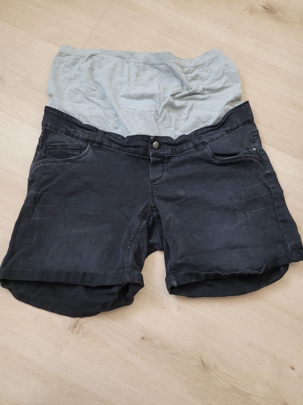 Pantaloni: kurze Umstandshose Gr. 33 – Usato da Lupsingen venduto da sta_wgg5