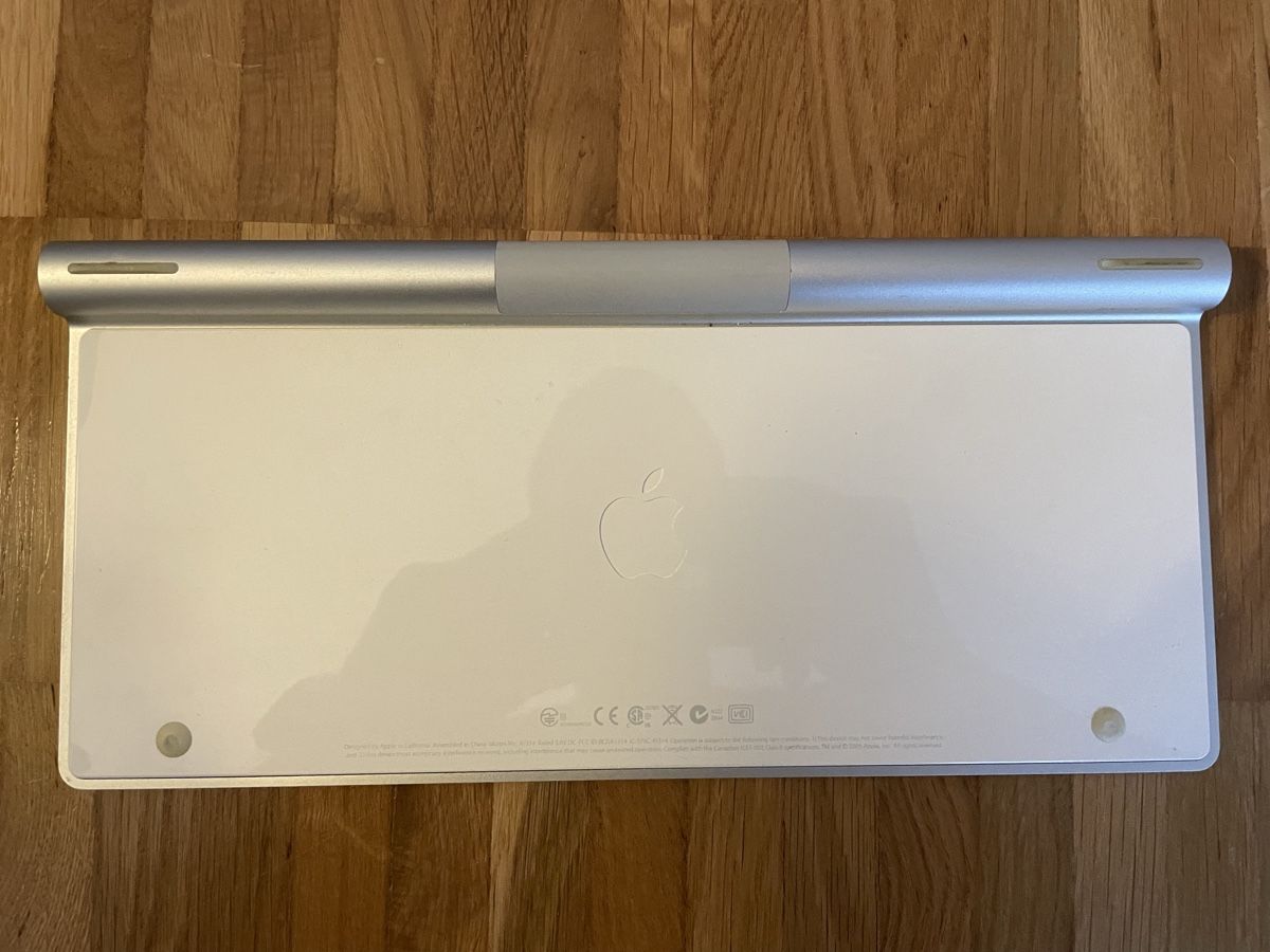 Apple Claviers: Apple Wireless Keyboard A1314  – D'occasion à Wädenswil par dai_2bcv 1