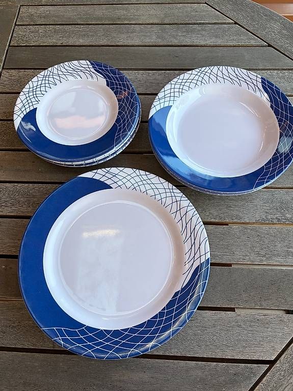 Set di piatti: Camping Geschirr – Usato da Effingen venduto da Randb