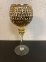 Goldener Kerzenständer aus Glas für stimmungsvolle Abende