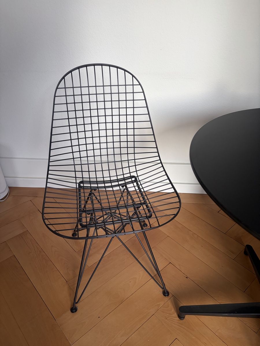 Set di tavolo e panche: Vitra Bistrotisch und Stühle – Nuovo (secondo la descrizione) da Zürich venduto da sab_7x2d 1