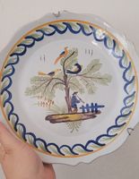 Assiette en faiance de Nevers ancienne, en parfait état.