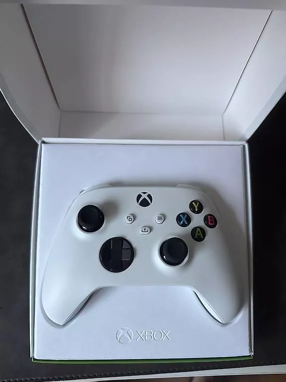 Controller: Xbox Controller Robot White  neuwertig – Usato da Erstfeld venduto da PokeSandero