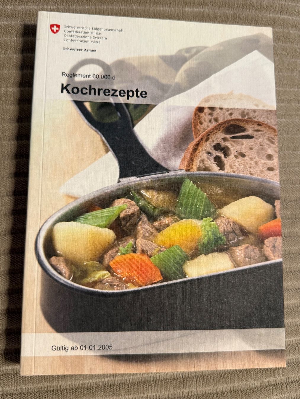 Libri: Kochbuch der Schweizer Armee – Nuovo (secondo la descrizione) da Brütten venduto da Hst1