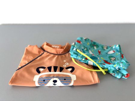Gr. 74 UV-Shirt (UVP 50+) und Badehose