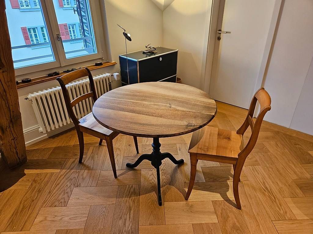 Tavoli: Antiker Nussbaumtisch – Usato da Brienz BE venduto da dabene 1