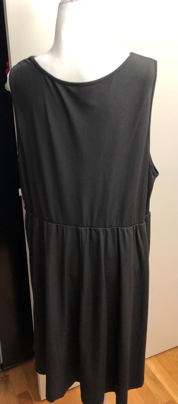 Shein Kleider: Kleid Curve Shein schwarz Gr. 4XL – Gebraucht aus Wallisellen von watcher01 1