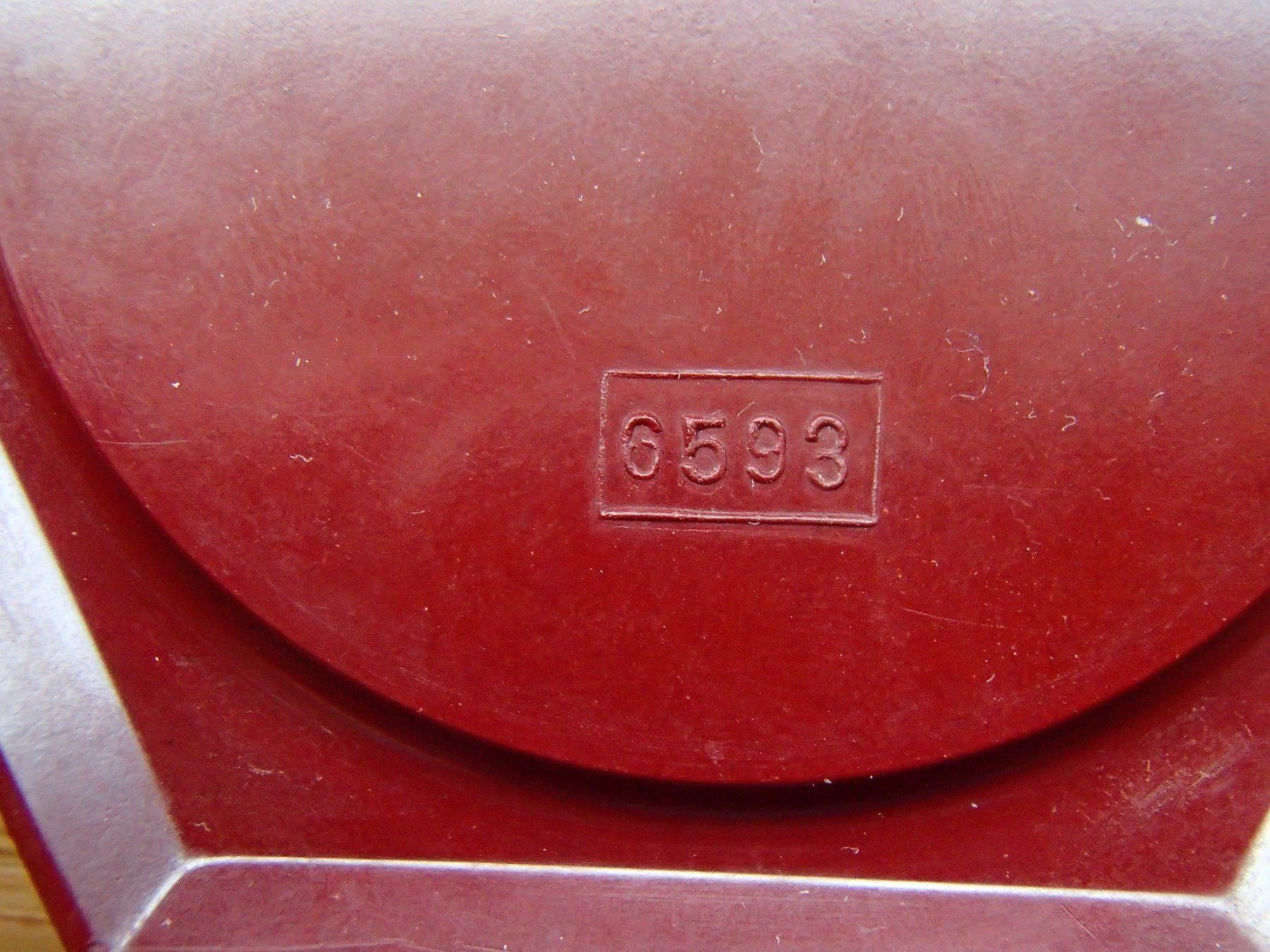 Sottobicchieri: 5 rote 6 eckige Bakelit Glas Untersetzer – Usato da Schöfflisdorf venduto da pullux 4
