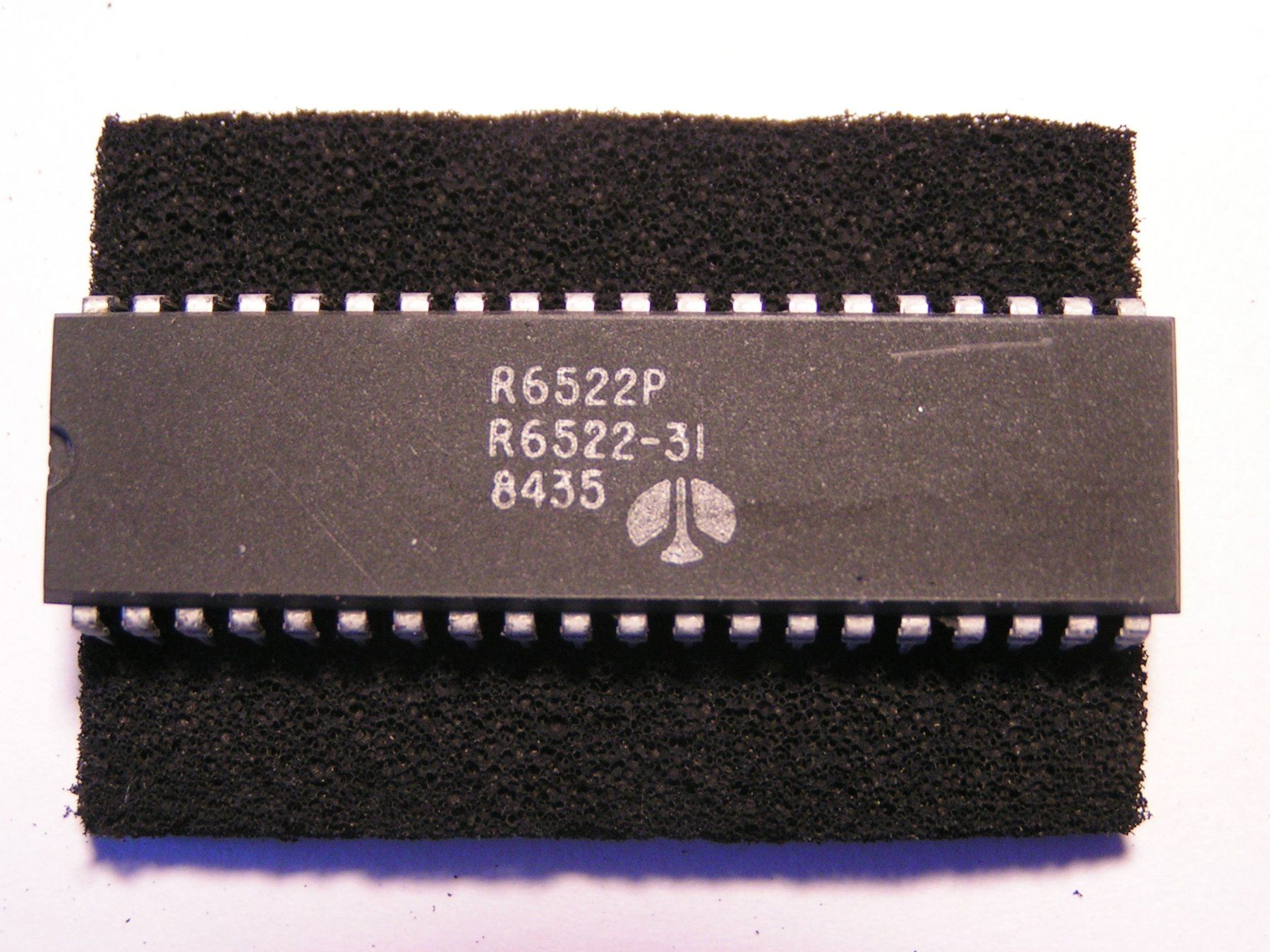 Componenti elettronici: obsoleter VIA (Versatile Interface Adapter)  R6522 – Nuovo (secondo la descrizione) da Nussbaumen AG venduto da Muerik