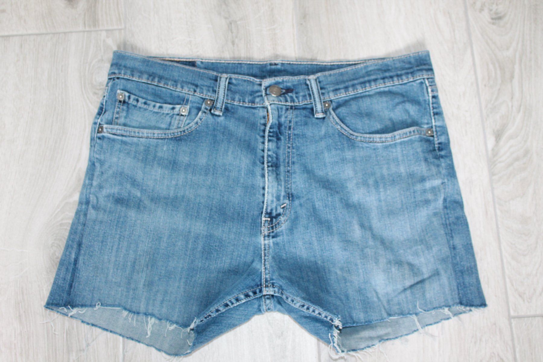 Levi's Jeans: Levis short 32/32 – Usato da Chez-le-Bart venduto da jasse 1