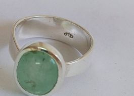 Anello con zaffiro