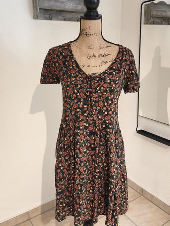 Kleid mit Blumenmuster Zebra Grösse S neuwertig