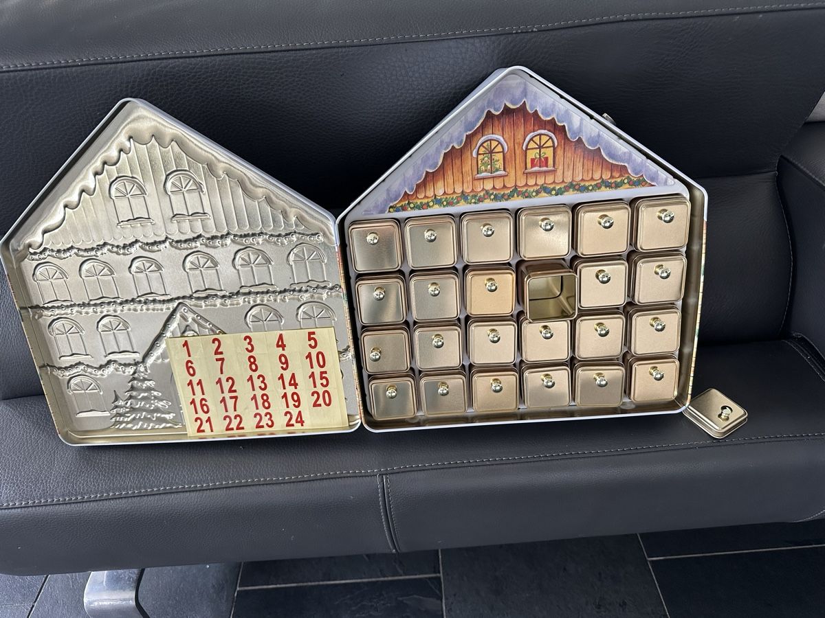 Calendari: Adventskalender Blech mit Musik – Nuovo e nell'imballaggio originale da Rüti ZH venduto da alfaromeo96