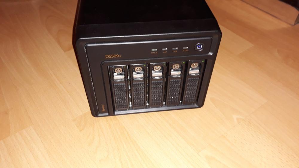 Synology DS 509+ 5-bay NAS & 5 Seagate Constellation ES3 4TB