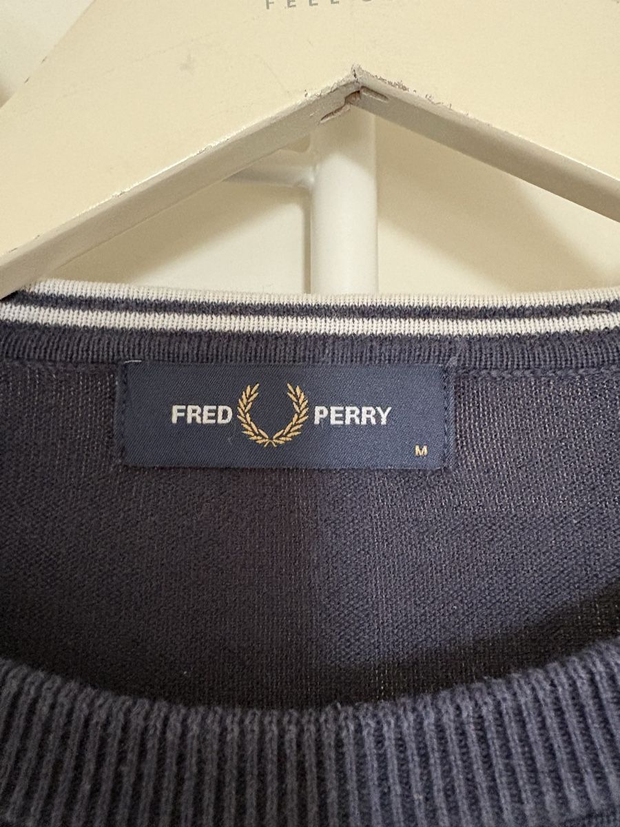 Fred Perry Maglioni & Felpe: Fred Perry - Pullover dunkelblau Grösse M – Usato da Basel venduto da Jimdrix 1